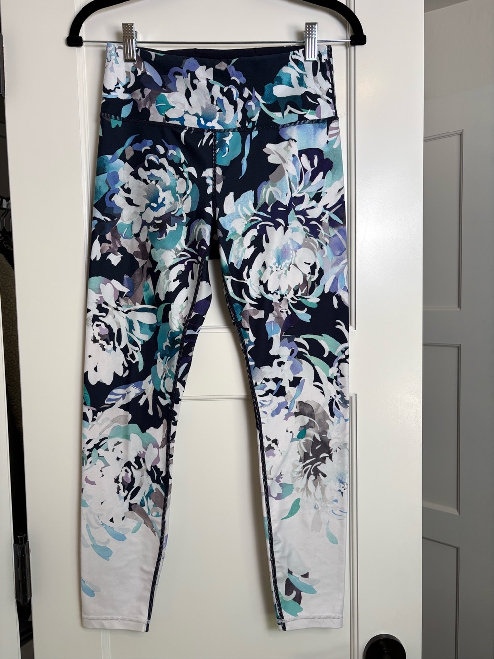 Athleta Elation Blossom 7/8 Tights Navy Floral (Small)